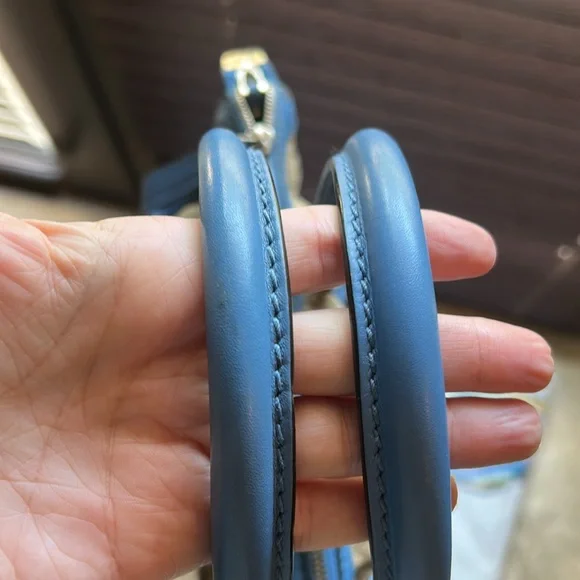 Gucci Tan and Blue Shoulder Bag - Picture 2 of 12